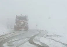 کولاک و مه شدید در گردنه چری کوهرنگ چهارمحال و بختیاری