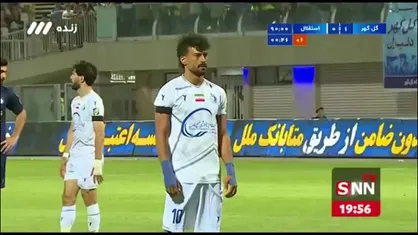گل اول استقلال به گل گهر سیرجان توسط رامین رضاییان از روی نقطه پنالتی در دقیقه 2+90