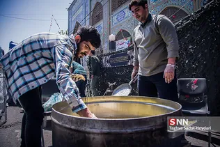 اطعام کریمانه پخت و توزیع سه هزار سمبوسه در مسجد وحدت تهران