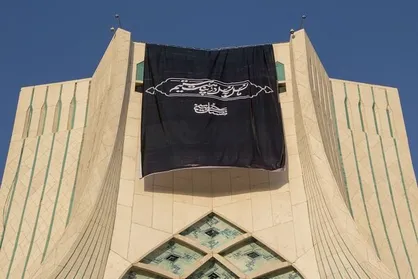 برج آزادی تهران سیاه&zwnj;پوش شد
