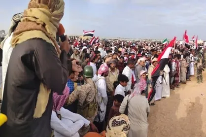 تظاهرات مردم یمن در اعتراض به ورود نظامیان انگلیس به استان &laquo;المهره&raquo;