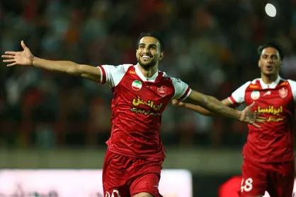 شهاب سنگ در قزوین / پرسپولیس صدر را قرمز کرد