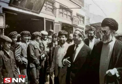 حضور آیت الله خامنه ای در بازار استان سین کیانگ چین و صحبت با کسبه مسلمان بازار