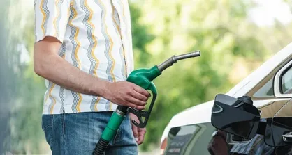 پر کردن بیش از حد باک خودرو چه آسیب&zwnj;هایی به همراه دارد؟