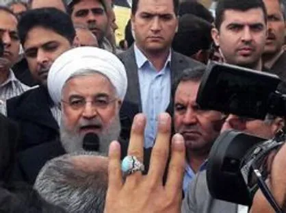 روحانی از روستای چم&zwnj;مهر بازدید کرد