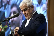 ساماندهی حقوق اساتید را سیاسی نکنید/ آقای عارف؛ پیگیری حقوق اساتید جایش در هیات دولت است نه جنجال در رسانه!