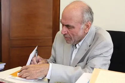 تقدیر از رضا داوری اردکانی به عنوان خادم کتاب/ داوری: نقد کتاب در ایران جایگاهی ندارد