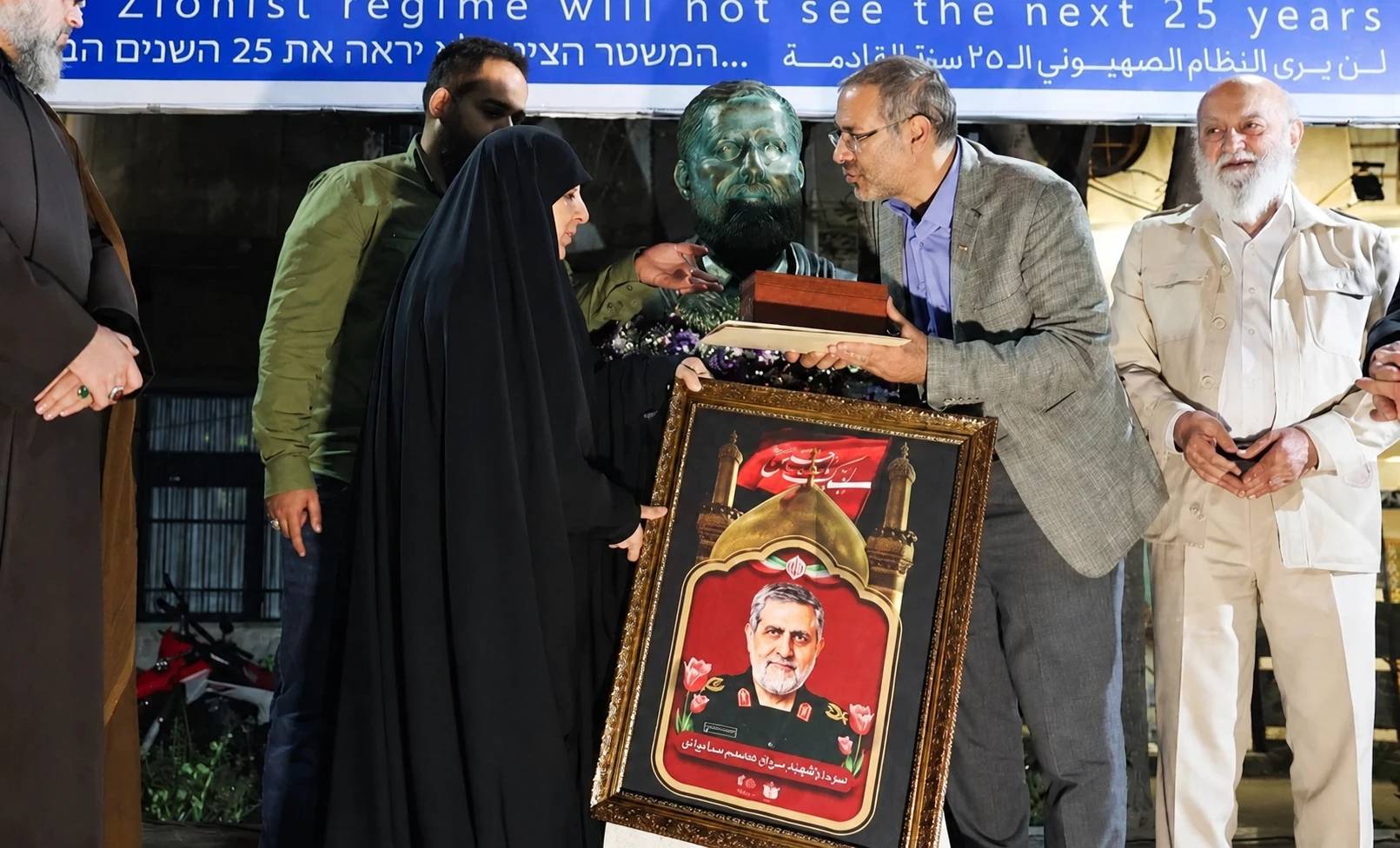 رونمایی از سردیس شهید حاج رمضان در میدان فلسطین تهران رونمایی از سردیس شهید حاج رمضان در میدان فلسطین تهران