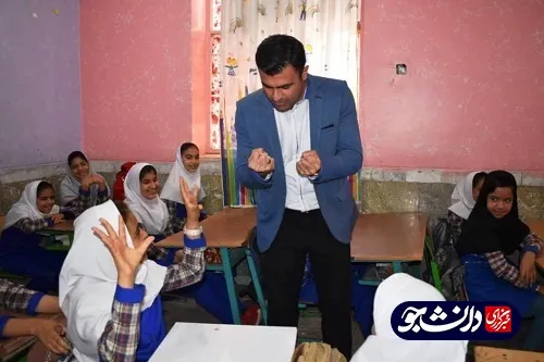 فعالیت جهادگران قرارگاه جهادی دانشگاه آزاد خوزستان در منطقه سیل زده شادگان