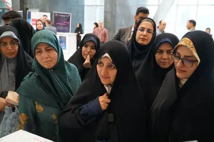 معاون رئیس&zwnj;جمهور از واحد&zwnj;های دانش بنیان تحت مدیریت بانوان پارک علم و فناوری کرمانشاه بازدید کرد