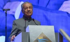 ماهاتیر محمد: ترامپ باید استعفا کند