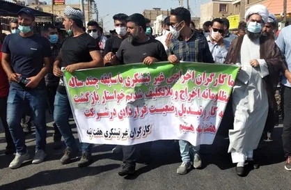 حضور امام جمعه شوش در صف اول اعتراضات کارگران هفت تپه خوزستان/ تشکر کارگران معترض از امام جمعه