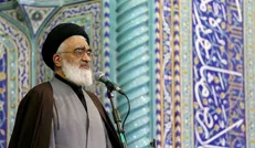 امام جمعه قم: شیفتگان آمریکا مراقب مکر صهیونیست‌ها و اسلام آمریکایی باشند