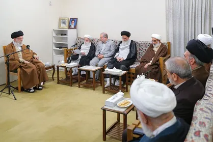 رهبر معظم انقلاب: همه وظیفه دارند زمینه برگزاری انتخاباتی پرشور را فراهم کنند
