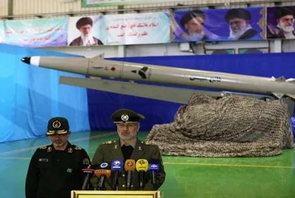 فیلم/ موشک فاتح مبین، نسل جدید موشک&zwnj;های نقطه زن زمینی و دریایی با سر جستجوگر پیشرفته و هوشمند
