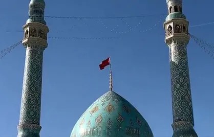 اهتزاز پرچم معروف انتقام مسجد جمکران
