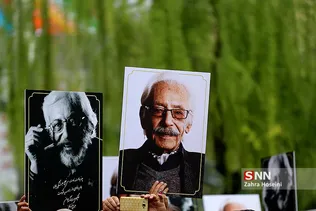 مراسم تشییع مرحوم «جمشید مشایخی»