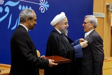ایکاش دولت درخواست دادگاه علنی درباره جاسوس هسته‌ای می‌کرد!