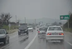باران جاده‌های گیلان را لغزنده کرد/سرعت مطمئنه را در جاده‌های بارانی رعایت کنید