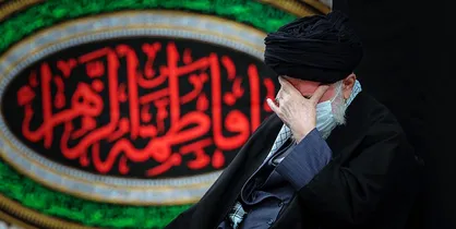 عزاداری شب شهادت حضرت زهرا(س) در حسینیه امام خمینی با حضور رهبر انقلاب