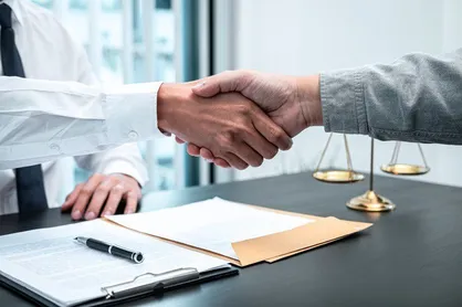 قانون کار چگونه خاتمه قرارداد را تعیین می&zwnj;کند؟