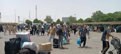 خروج اتباع افغانستانی از مرز تایباد با حفظ کرامت انسانی