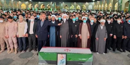 طواف پیکر زنده&zwnj;یاد نادر طالب&zwnj;زاده در حرم مطهر رضوی