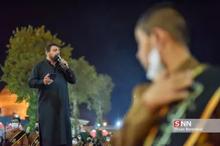 مراسم شام غریبان و لاله‌گردانی شهادت حضرت اباعبدالله الحسین(ع) و شهدای کربلا، شامگاه ۱۷ مرداد ماه ۱۴۰۱ با حضور آیت الله ابراهیم کلانتری تولیت آستان مقدس حضرت شاهچراغ(ع)، خادمین، زائرین و مجاورین بارگاه ملکوتی حرم مطهر حضرت شاهچراغ(ع) شیراز برگزار شد.