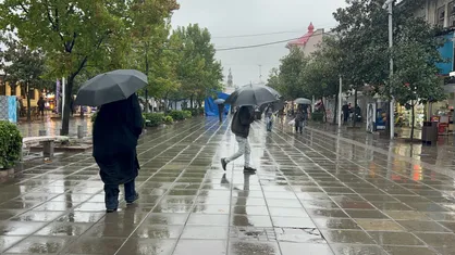 بارش باران پاییزی در رشت؛ تداوم هوای ناپایدار در استان+فیلم
