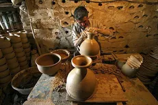 افول جایگاه لالجین در بازار‌های جهانی / بازاریابی بین‌المللی راهکار بازگشت سفال مینا به روز‌های اوج