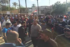 تظاهرات گسترده عراقی‌ها مقابل سفارت بحرین در بغداد
