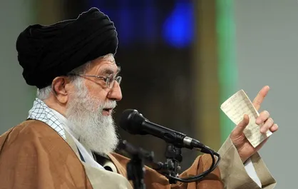 بازخوانی سخنان مهم رهبر انقلاب از هشدار تند به تجملگرایی مسئولین در دولت مرحوم هاشمی تا تجلیل از پیگیری دانشجویان در حمایت از کارگران در ماجرای هفت تپه
