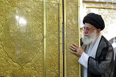 از آستان تا بهشت؛ الّلهُمَّ صَلَّ عَلی وَلیِّکَ عَلیِّ بن موسی‌الرضا / لحظات به یادماندنی از رهبر شهید و رئیس جمهور شهید در بارگاه رضوی+فیلم