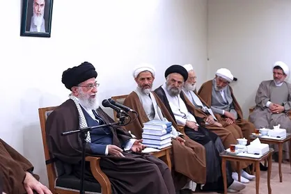 رهبر انقلاب: اگر حوزه علمیه سراغ فلسفه نرود نااهلان متصدی آن می&zwnj;شوند/ تقدیر و تشکر آیت الله خامنه&zwnj;ای از حضرات آیات مصباح یزدی، جوادی آملی و سبحانی