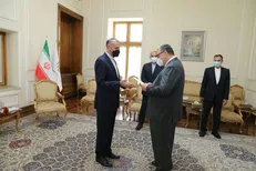 سفیر فنلاند استوارنامه خود را به وزیر امور خارجه کشورمان تسلیم کرد