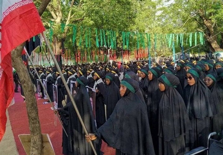 ببینید| تشییع نمادین پیکر رهبر شهید انقلاب اسلامی در نیجریه ببینید| تشییع نمادین پیکر رهبر شهید انقلاب اسلامی در نیجریه