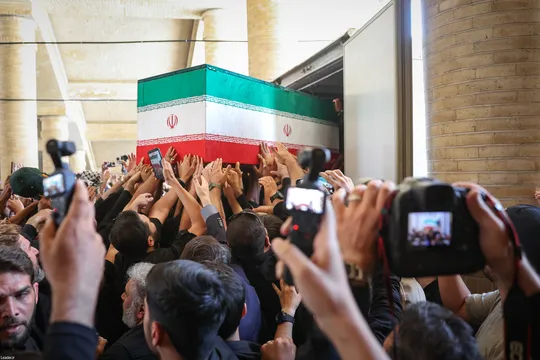 مراسم ادای احترام مهمانان خارجی به پیکر رهبر شهید انقلاب