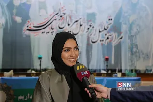 مونا کرمی بازیگر سریال در حوالی پاییز 