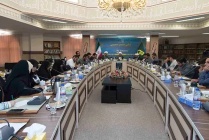 یک نشست چالشی با همان لبخند همیشگی / تمام نقدهایی که دانشجویان به نمازجمعه دارند