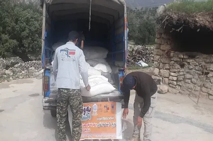 بسیج دانشجویی دانشگاه آزاد ایذه ۳۰۰ بسته غذایی بین نیازمندان توزیع کرد