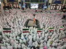 ۳ هزار فرشته بر سجاده عبودیت ایستادند