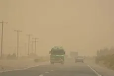 وقوع طوفان شن در کویر لوت/ بارش شن در شهداد!