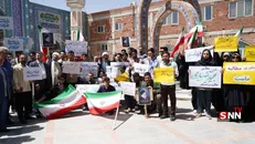 تجمع دانشجویان برای حمایت از حق مسلم غنی‌سازی در نماز جمعه +تصاویر