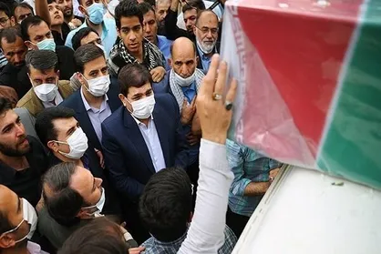 مخبر در مراسم تشییع شهدای گمنام حاضر شد