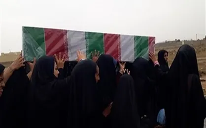 مادر شهید حمید قربانی میهمان فرزند شهیدش شد