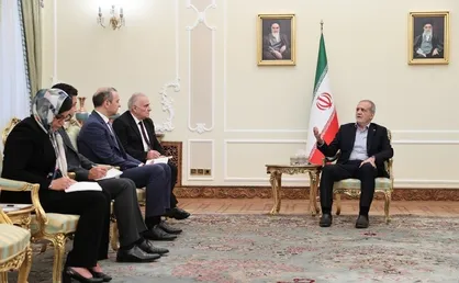 دیدار دبیر شورای امنیت ارمنستان با پزشکیان